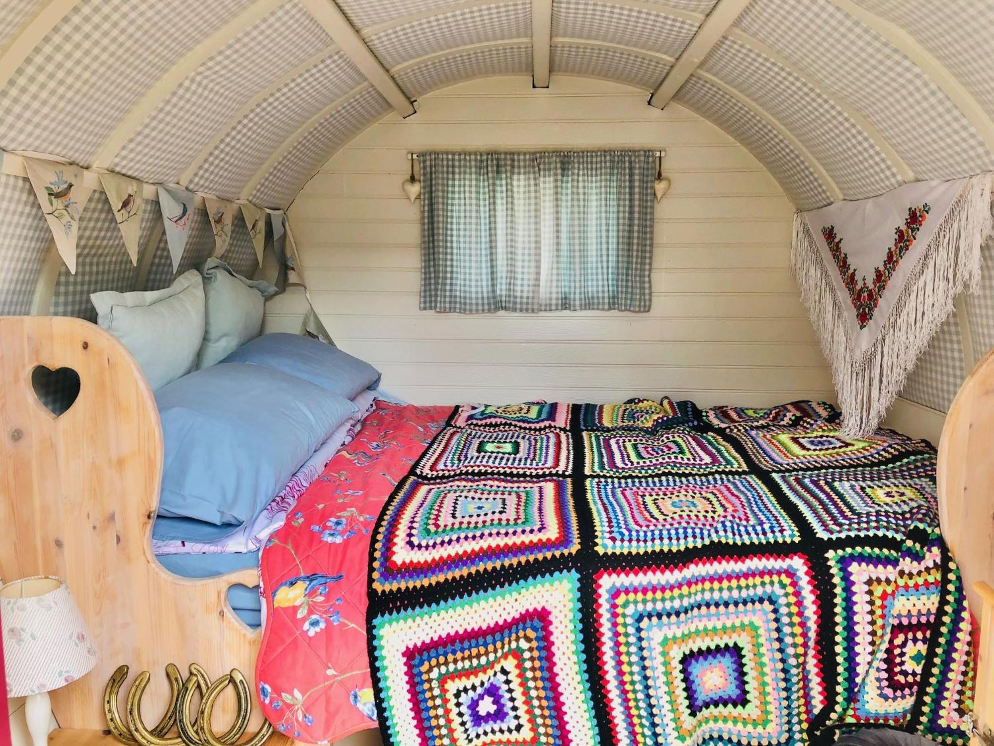 Bowtop Wagon At Lettoch Farm Keith Εξωτερικό φωτογραφία